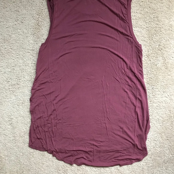 Deep pink tank w/ side slit - Picture 3 of 3